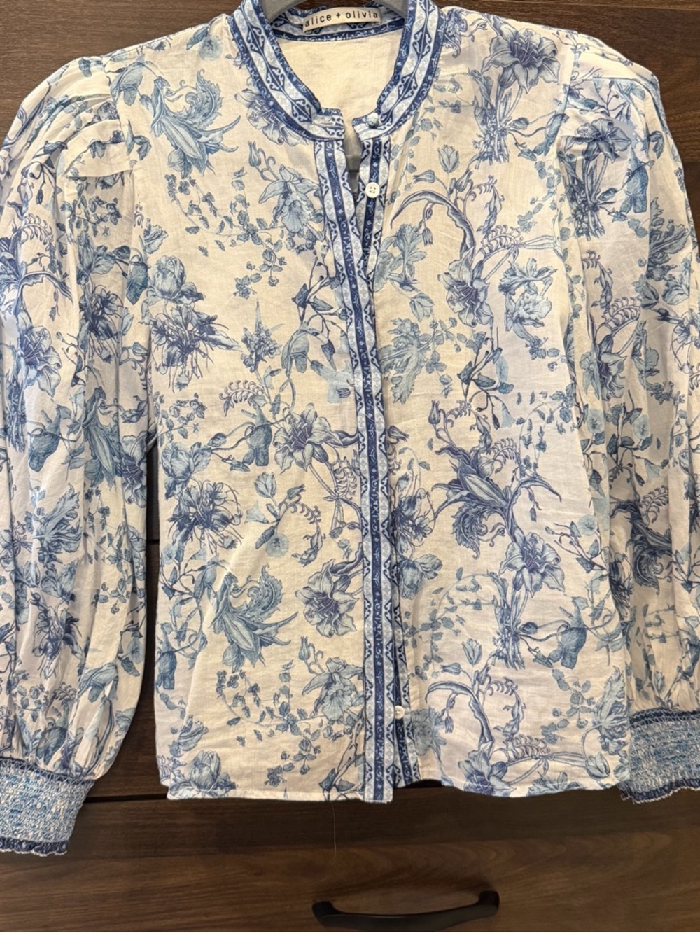 Alice + Olivia White and Blue Botanical Button-Up Blouse Toile Print 100% Cotton